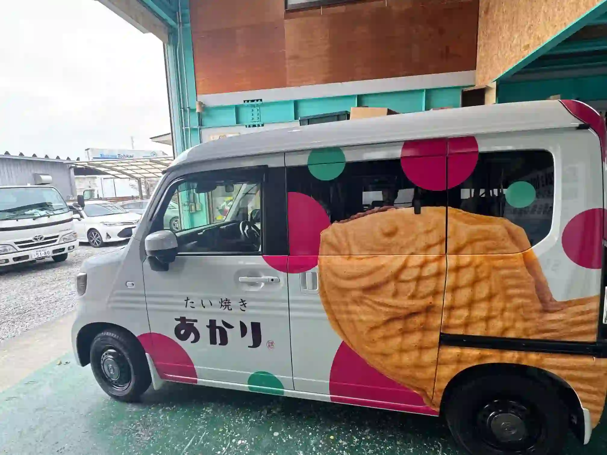 鈴鹿市 カーラッピング 1 - デザイン/サイン製作・取付工事