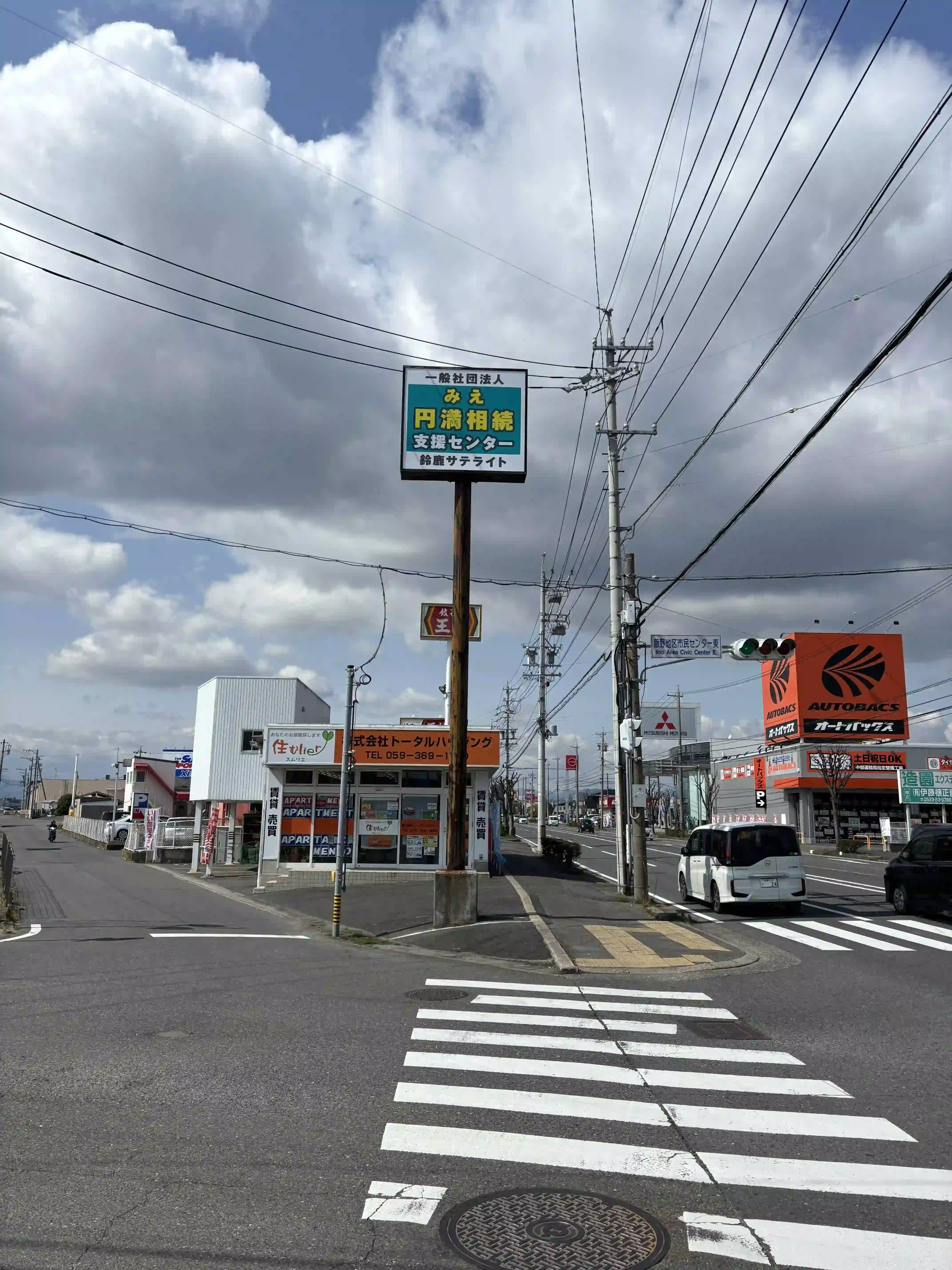 鈴鹿市 カーラッピング 1 - デザイン/サイン製作・取付工事